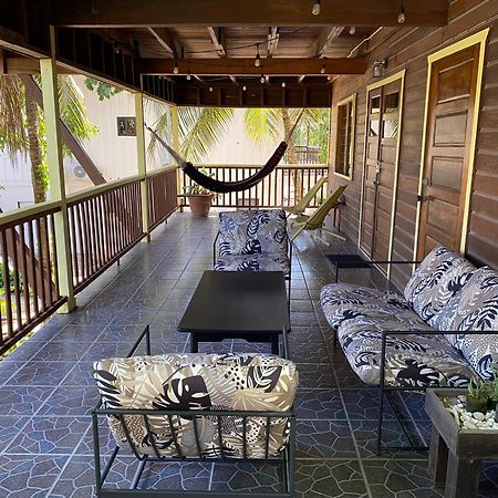 Driftwood Gardens Guesthouse Placencia Buitenkant foto