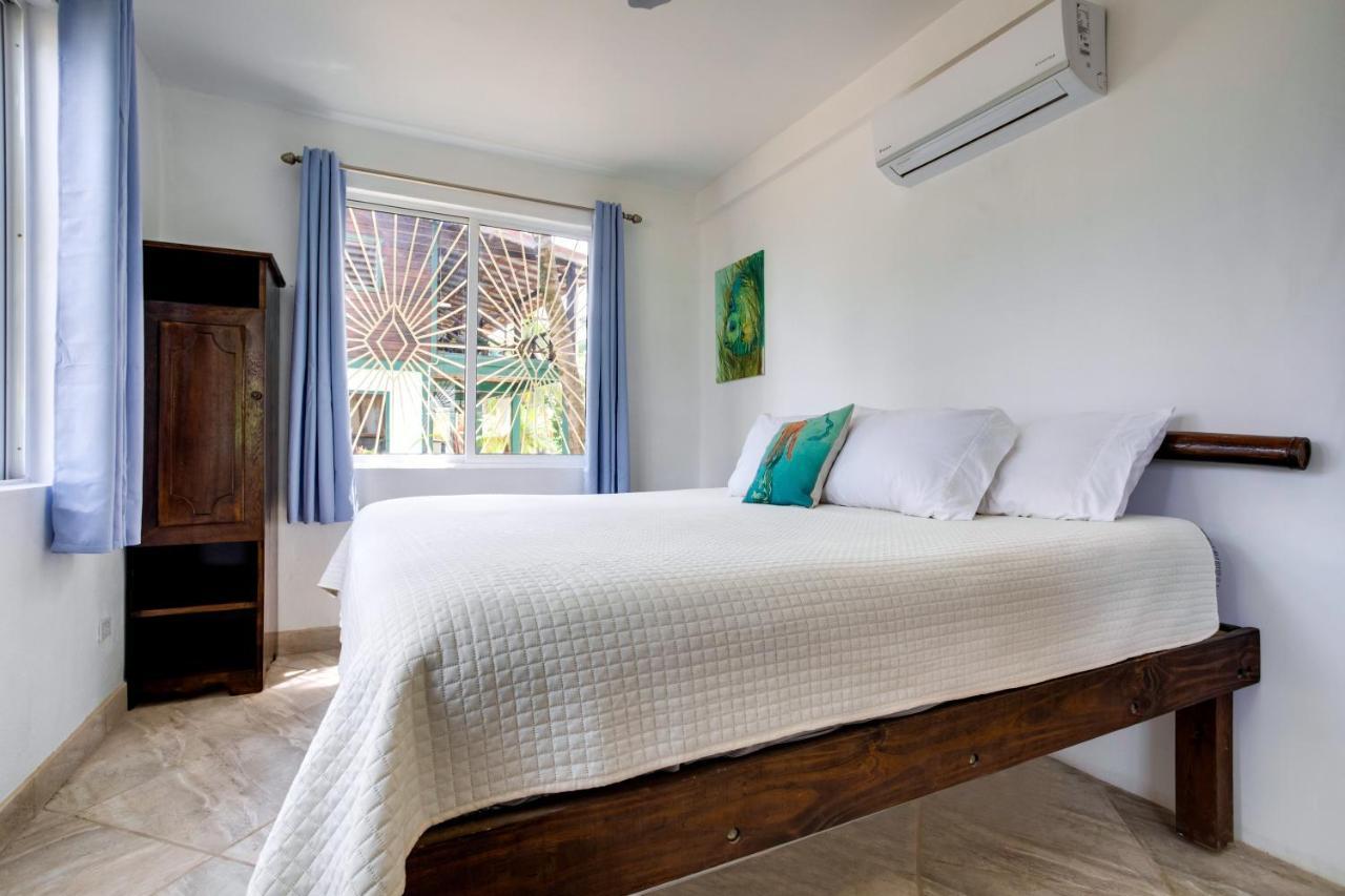 Driftwood Gardens Guesthouse Placencia Buitenkant foto